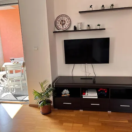 Lael Apartment *